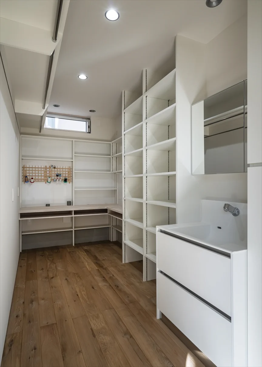 Garage House Featuring a Skip-Floor Design
