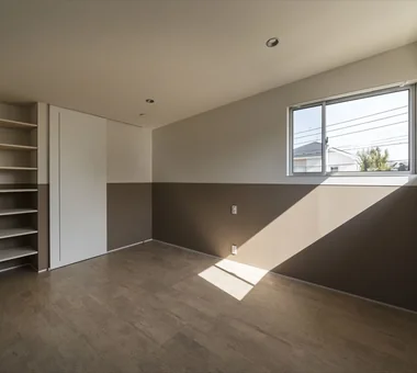 为两只大型犬设计的斜坡住宅｜木之居｜房屋参观｜定制住宅