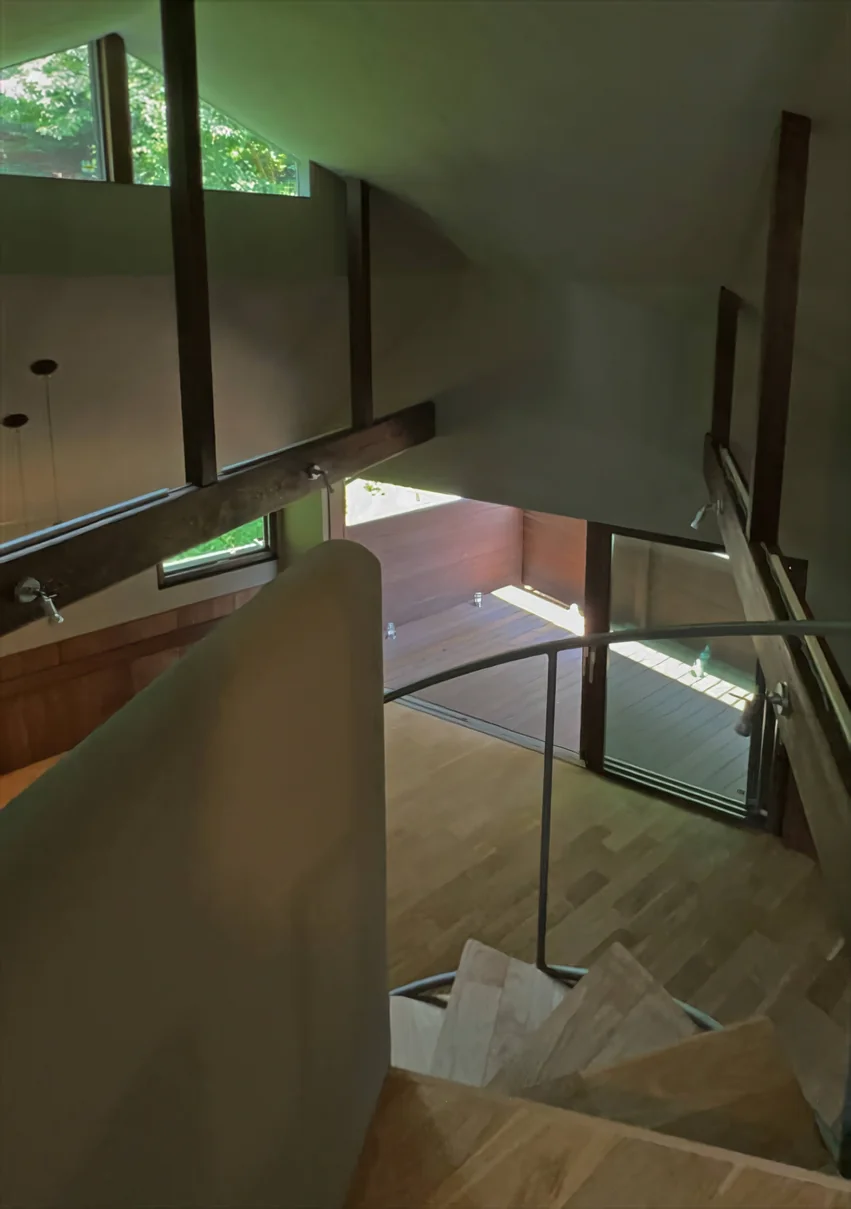 緑地に佇む音楽小屋