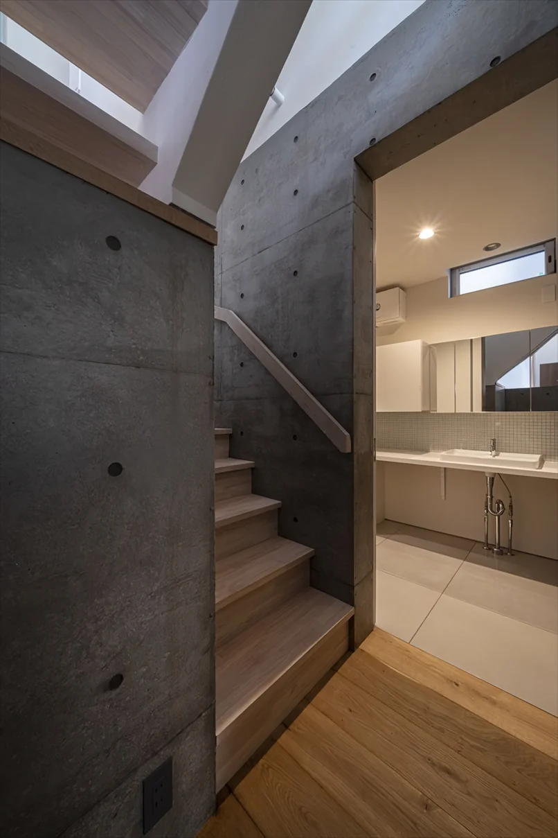 Garage House Featuring a Skip-Floor Design
