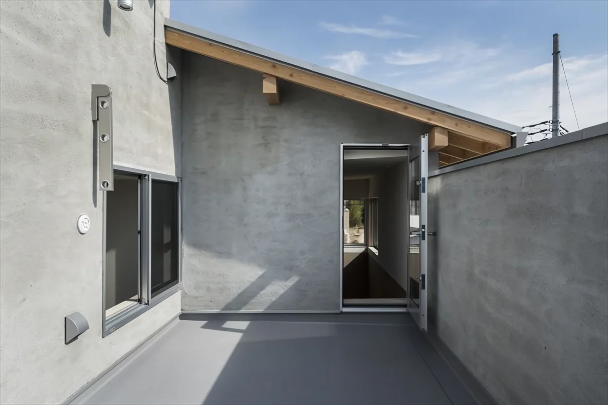 Slope House Designed for Two Large Dogs