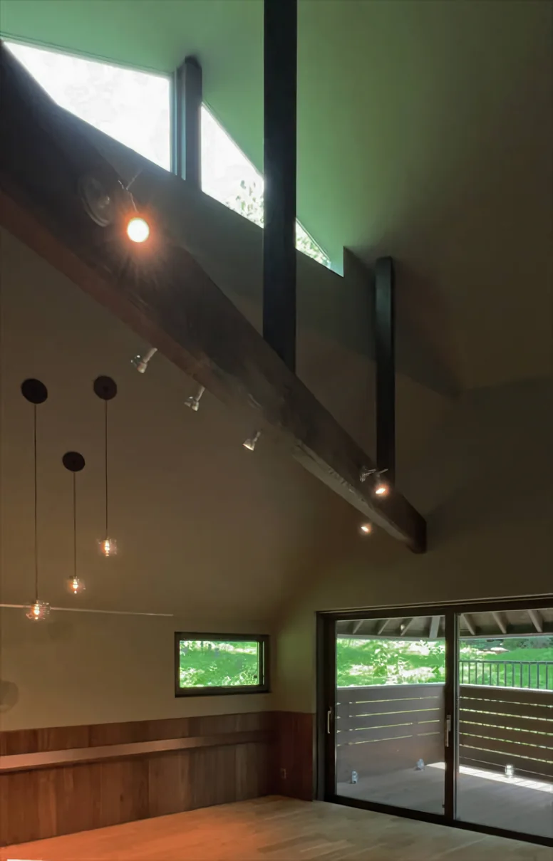 緑地に佇む音楽小屋