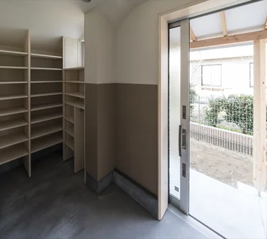 为两只大型犬设计的斜坡住宅｜木之居｜房屋参观｜定制住宅