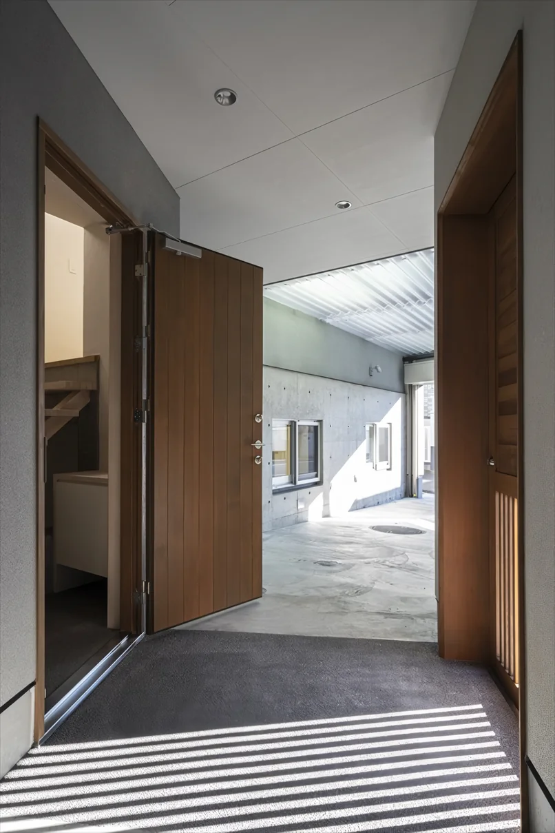 Garage House Featuring a Skip-Floor Design