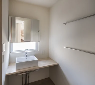 为两只大型犬设计的斜坡住宅｜木之居｜房屋参观｜定制住宅