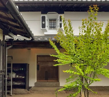 築齡128年古民家改修｜設有壁面書架的住宅｜客製化住宅｜外觀