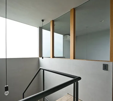 ZUTOCHI　〜雑木林に住む〜｜コンテンポラリーデザインの家｜注文住宅｜階段