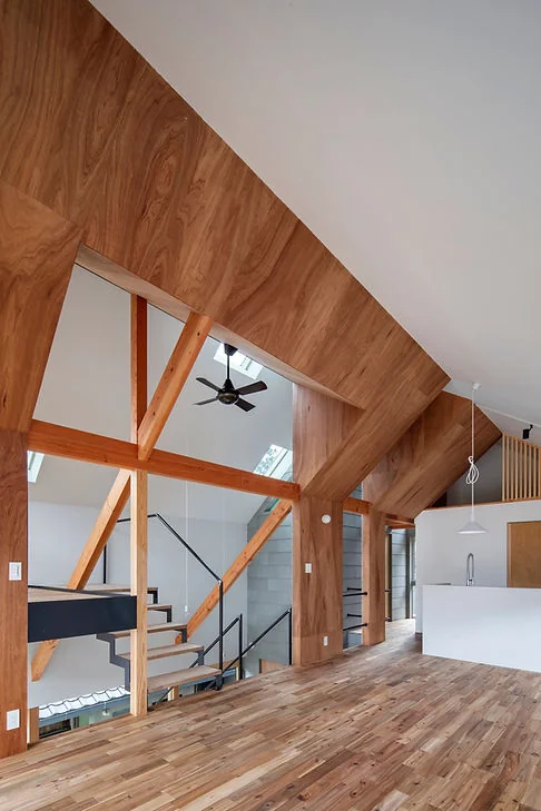 YAMANARI — House Embracing the Mountain Ridge