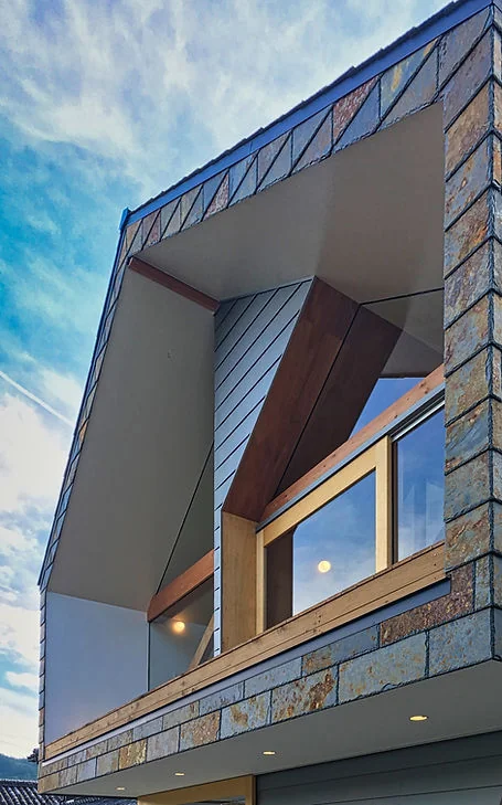 YAMANARI — House Embracing the Mountain Ridge