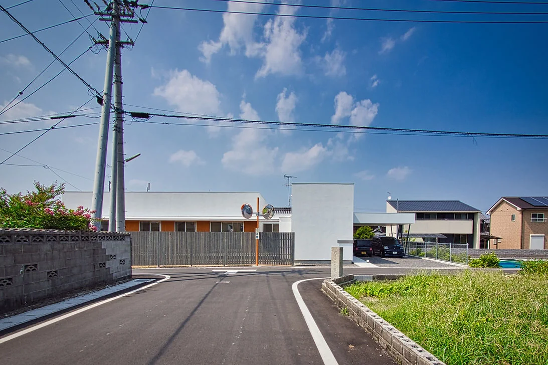 白い美術館のような外観