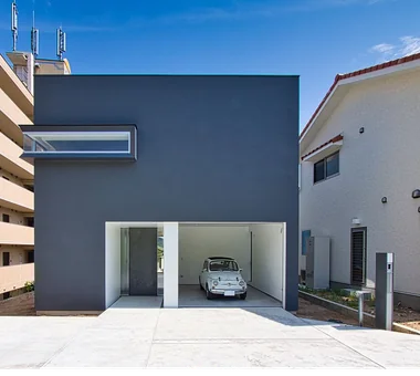 VIA　〜高台に建つ大きなウッドデッキのある家〜｜ガレージハウス｜注文住宅｜ガレージ