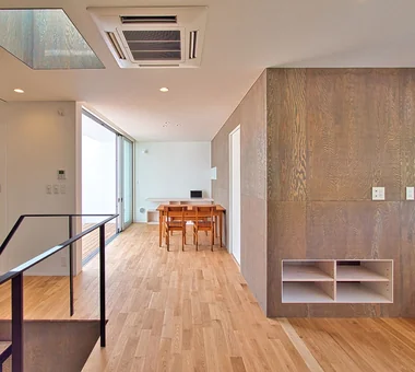 VIA　〜高台に建つ大きなウッドデッキのある家〜｜ガレージハウス｜注文住宅｜ダイニング