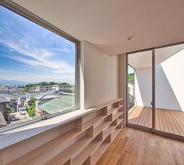 VIA　〜高台に建つ大きなウッドデッキのある家〜｜ガレージハウス｜注文住宅｜寝室