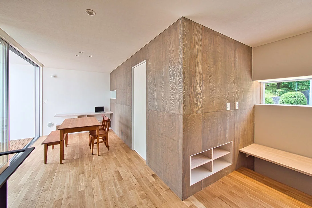 VIA　〜高台に建つ大きなウッドデッキのある家〜