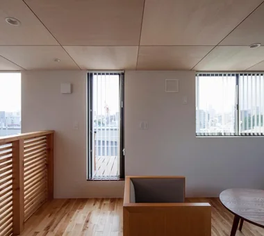 白金之家｜带镂空骨架楼梯的住宅｜房屋参观｜定制住宅