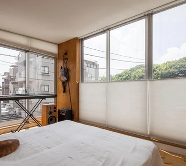 Two Ateliers｜Glass-Enclosed Residences｜Bedroom｜Custom-built house