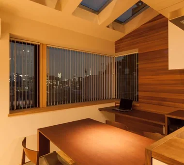 白金之家｜带镂空骨架楼梯的住宅｜房屋参观｜定制住宅
