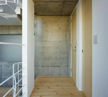 House in Higashiyukigaya｜Glass-Enclosed Residences｜Entrance hall｜Custom-built house
