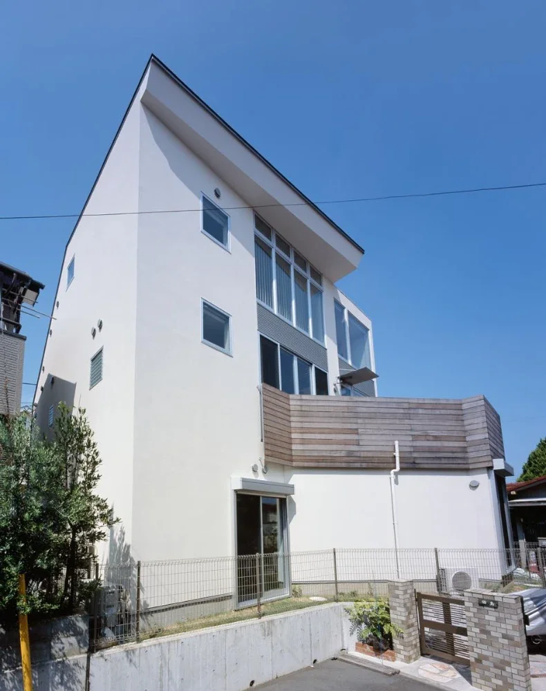 茅ヶ崎の家 + Max Clean Studio