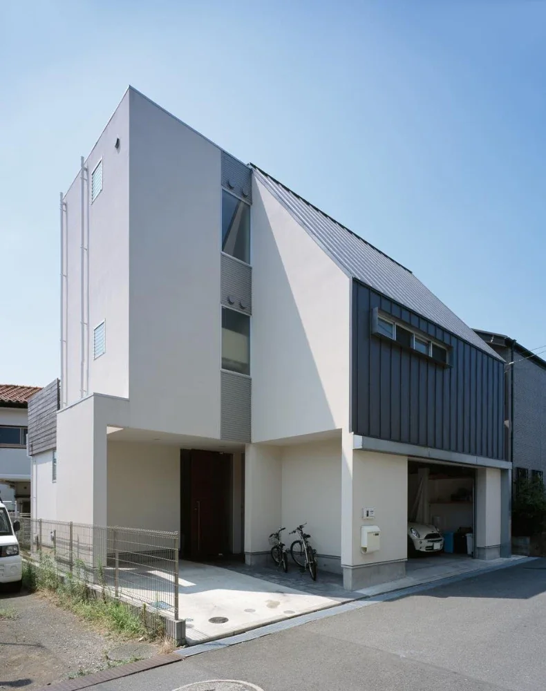 茅ヶ崎の家 + Max Clean Studio