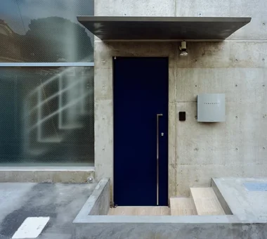 House in Higashiyukigaya｜Minimalist Design Residences｜Entrance hall｜Custom-built house