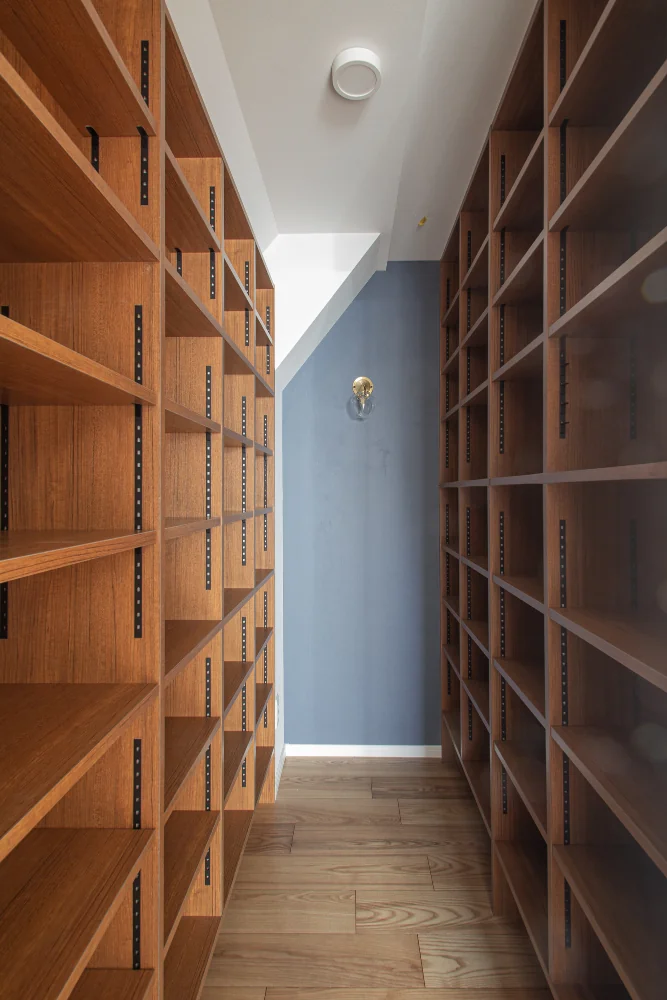 本好きな施主の為に、古本屋みたいに小さな空間｜猫と本の家｜マンションリノベーション