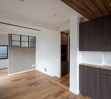 猫と本の家｜マンションリノベーション｜壁面本棚のある家｜注文住宅｜LDK