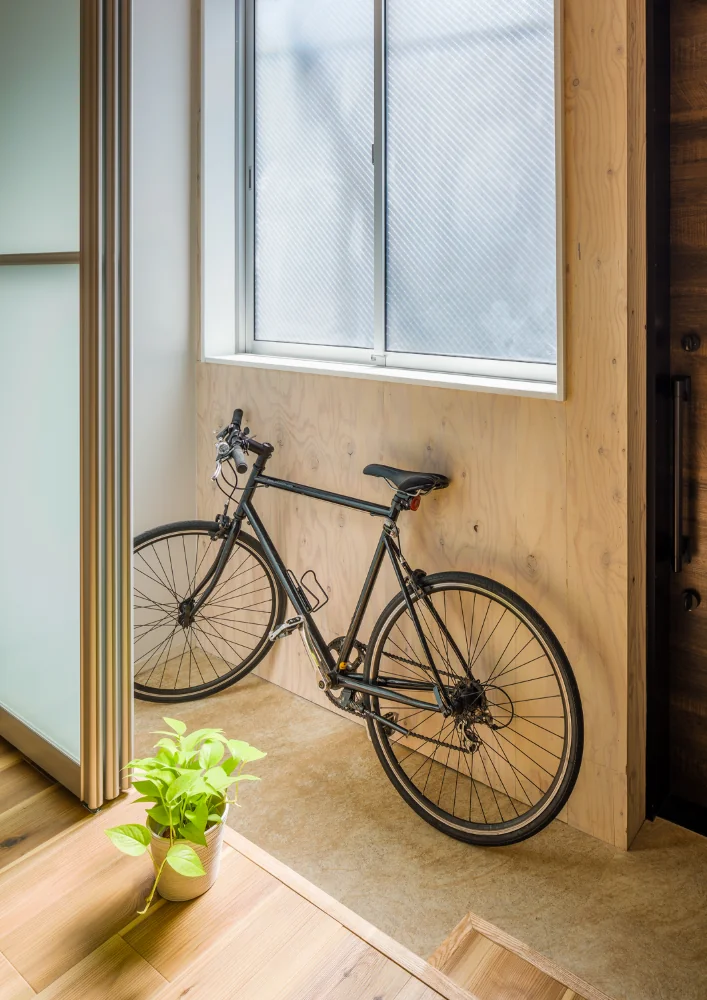 土間のある部屋：自転車が置ける室内空間