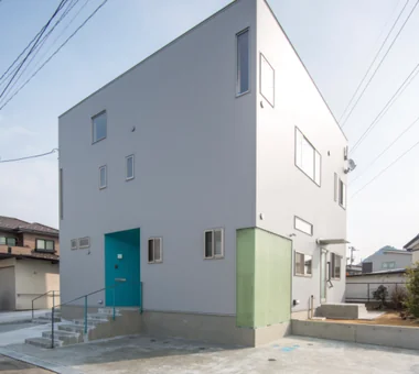 シンプルな事務所併用2世帯住宅｜ミニマルデザインの家｜注文住宅｜外観