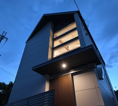 下鴨住宅｜設有壁面書架的住宅｜客製化住宅｜外觀
