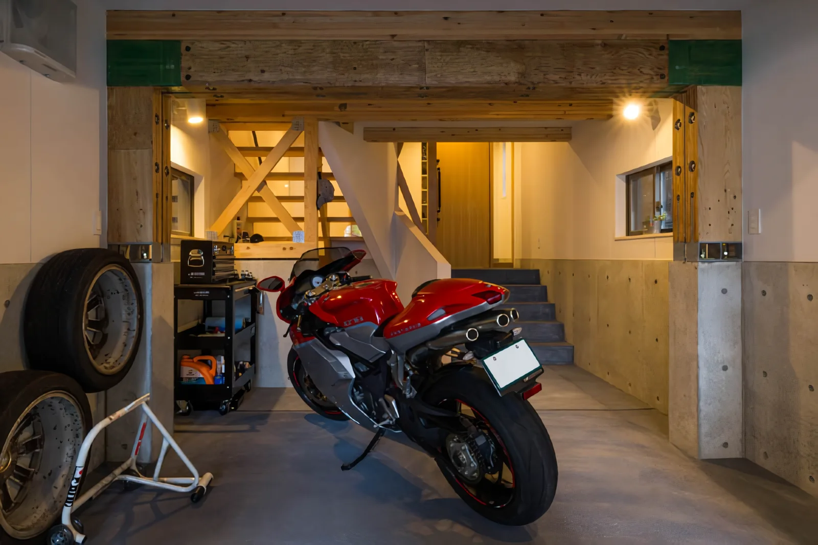 Garage House at Mondo Yakujin