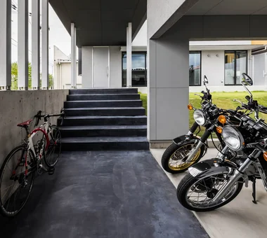 木津川的車庫住宅｜附設機車車庫的住宅｜客製化住宅｜入口通道