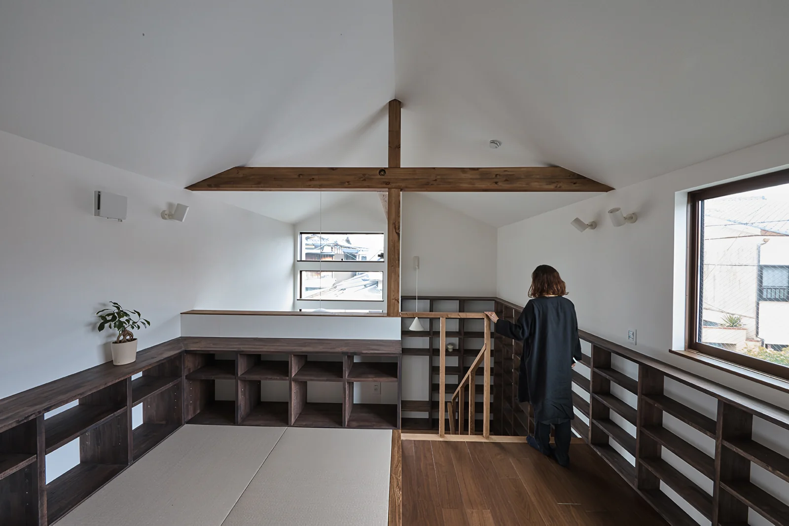 A space where bookshelves accompany daily living scenes continuously.