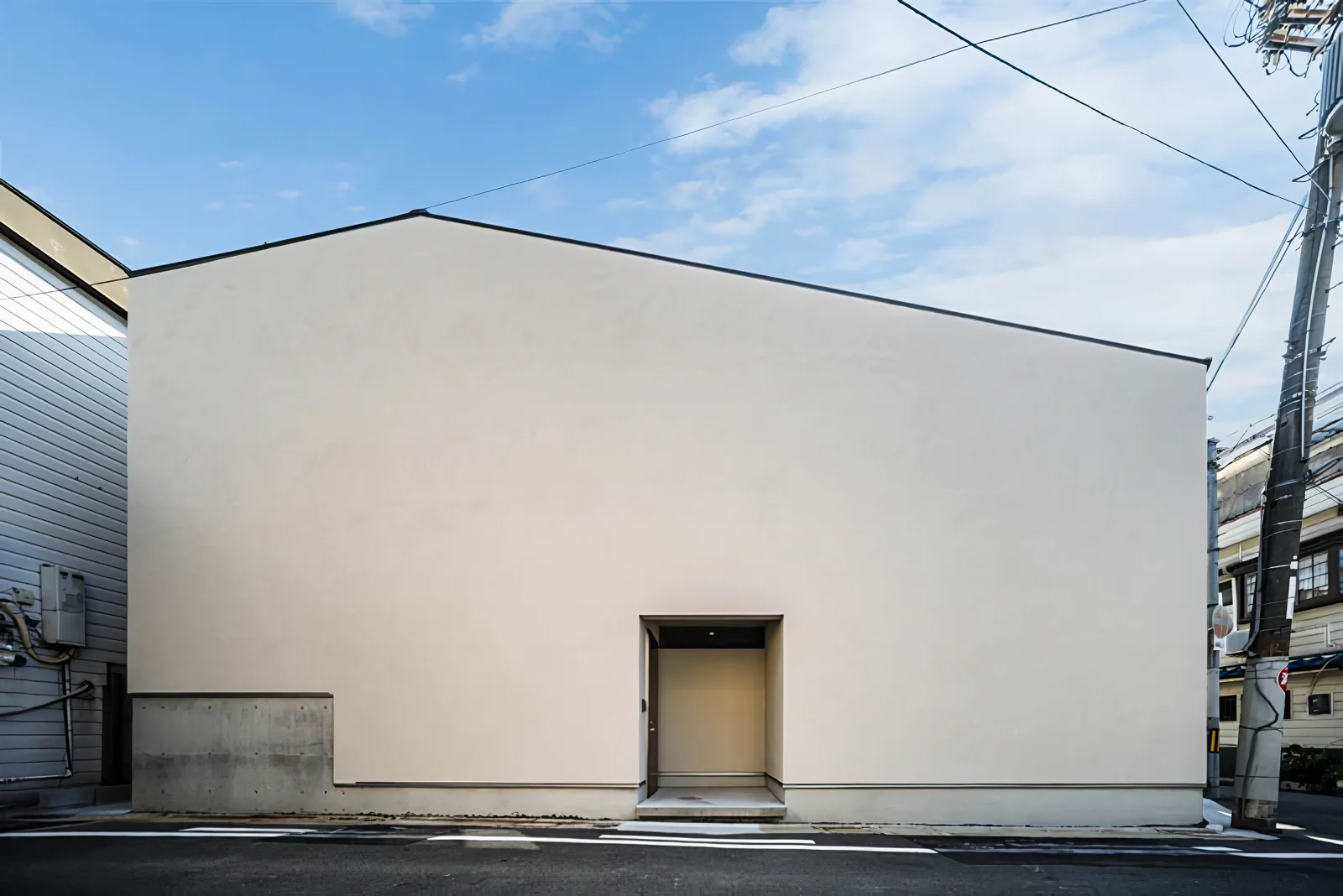 A box-shaped volume without any openings exists alone