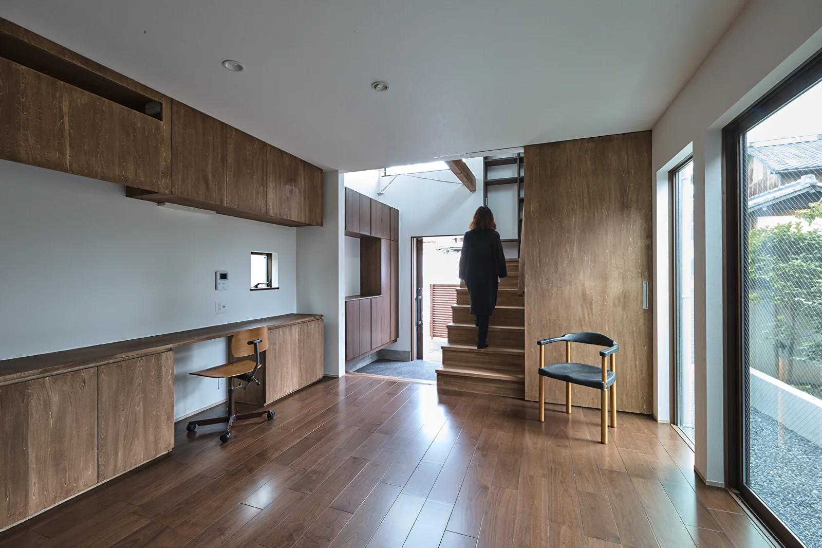 View looking back from the LDK. Natural light pours down from the high-side windows above the stairwell.