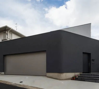 西冈本车库住宅｜带中庭的住宅｜定制住宅｜外立面