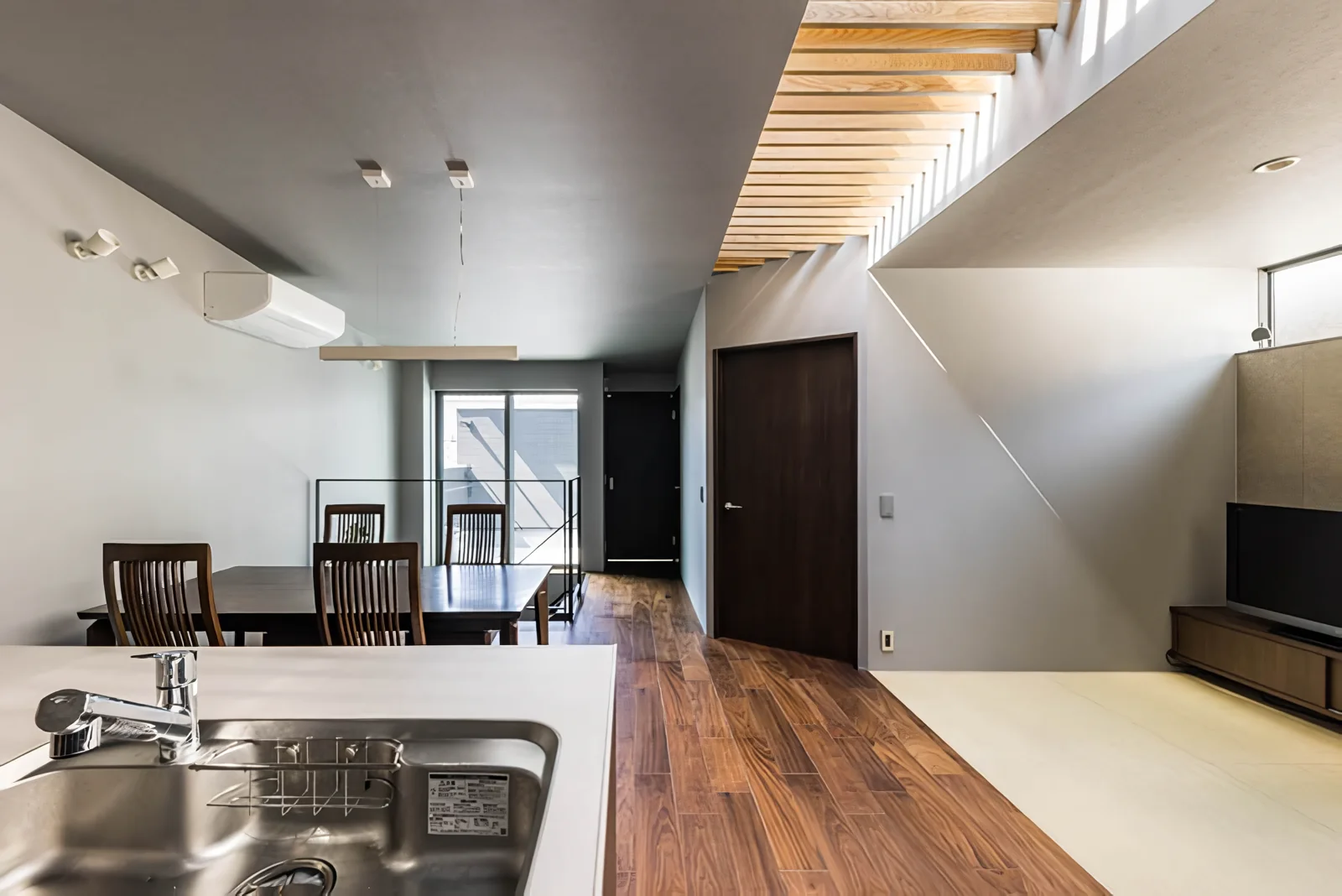 Garage House in Higashi-Osaka