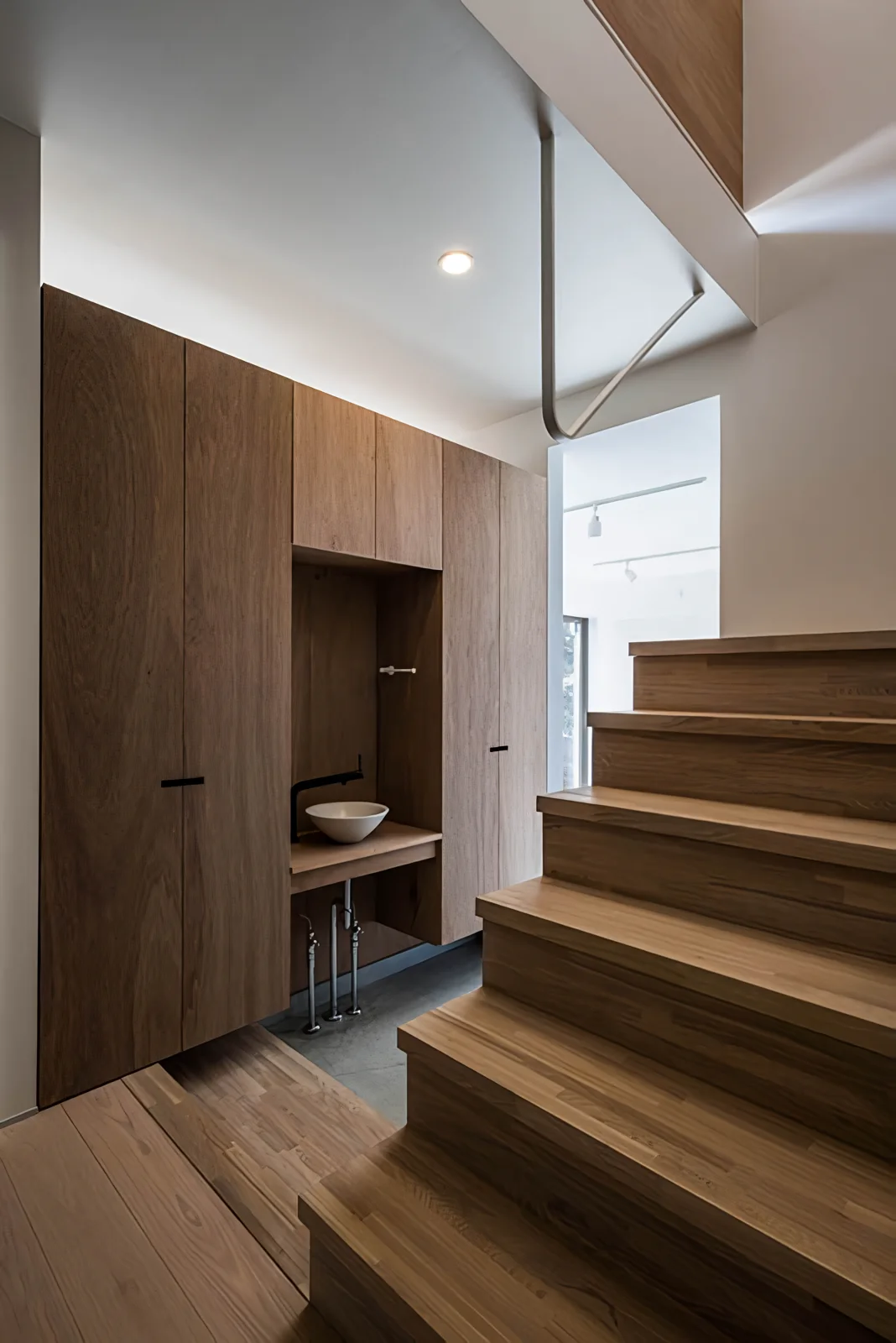 Entrance hall as a continuous space extending from the workspace.