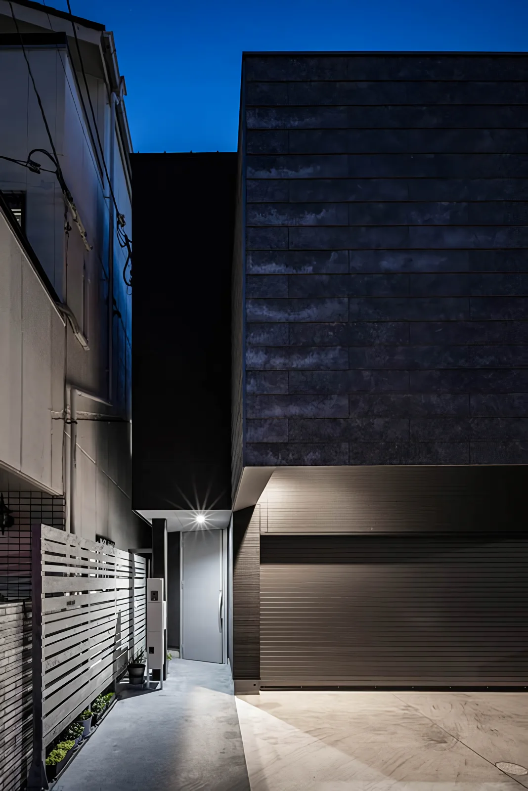 Garage House in Higashi-Osaka