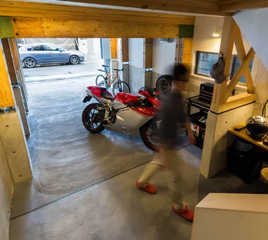門戶厄神車庫住宅｜引入自然光的住宅｜客製化住宅｜車庫