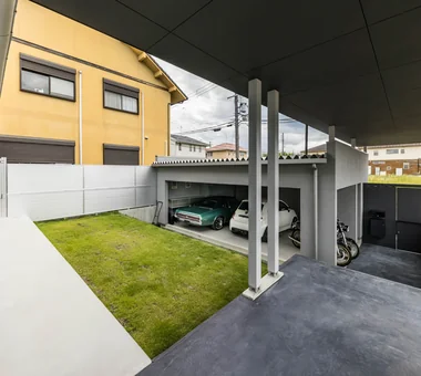 木津川的車庫住宅｜附設機車車庫的住宅｜客製化住宅｜入口通道