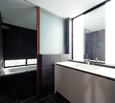 Steps V｜Modern Residences｜Lavatory｜Custom-built house