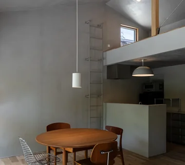 傾斜地上的小型單層住宅｜房屋導覽｜客製化住宅