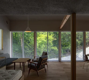 傾斜地上的小型單層住宅｜房屋導覽｜客製化住宅