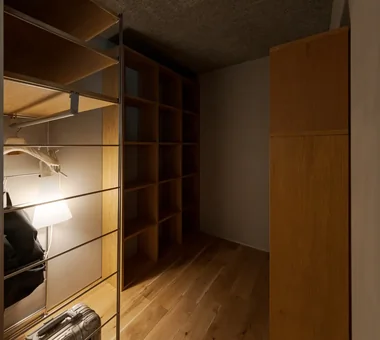 倾斜地上的小型平屋｜紧凑住宅｜定制住宅｜收纳