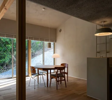 傾斜地上的小型單層住宅｜房屋導覽｜客製化住宅