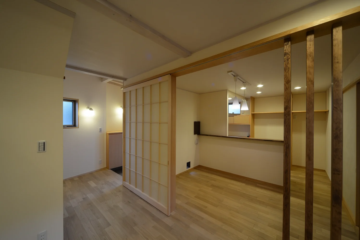 クジラ屋根の家
