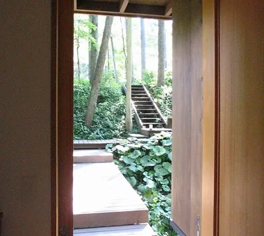 轻井泽之屋｜与自然共生的住宅｜定制住宅｜入口通道