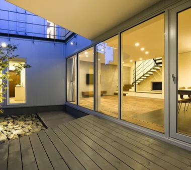 Light-Gathering House｜Sustainable Homes｜Custom-built house｜Courtyard
