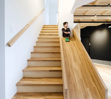 House at the Sky's Edge｜Sustainable Homes｜Custom-built house｜Stairs